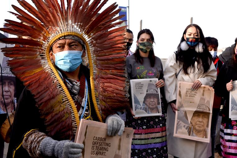 Inheemse stammen protesteren bij de COP26-conferentie in Glasgow. Beeld Photo News