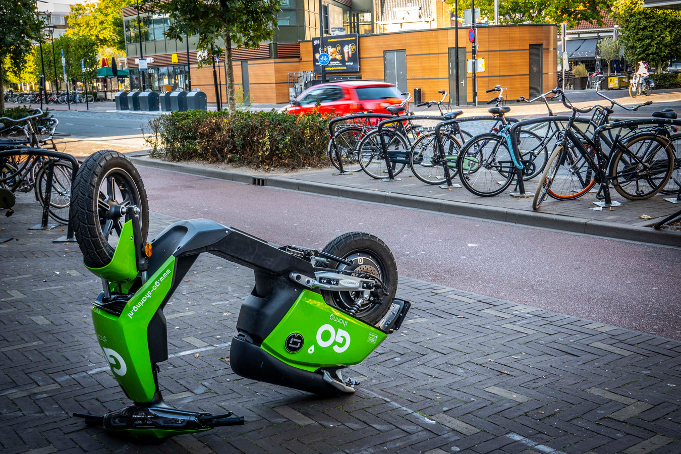 om komst deelscooters naar Roosendaal ‘Niet blind zijn voor
