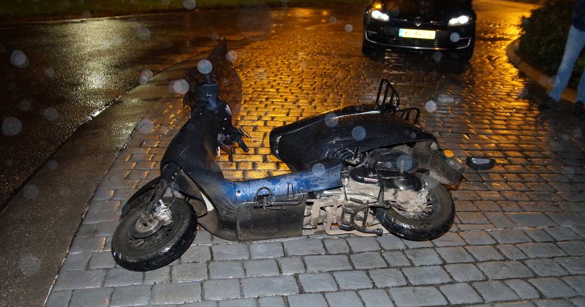 Ongeval op rotonde in Drunen: scooterrijdster hoeft niet naar ziekenhuis.