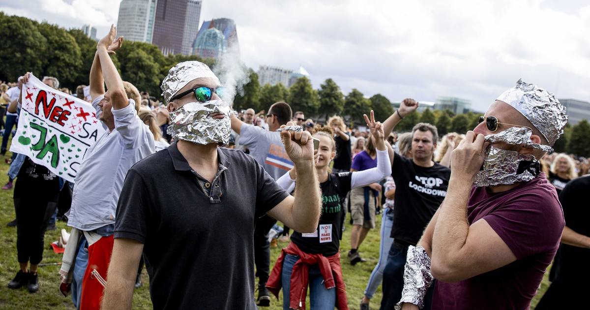 Willem Engel Deelt Oproep Wees Bereid Om Vanmiddag Klappen Te Krijgen In Den Haag Binnenland Ed Nl