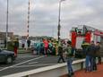 Bij het ongeval op de Prins Hendrikbrug raakten drie personen gewond.