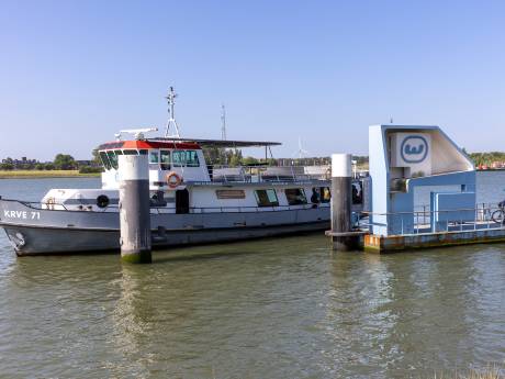 Rozenburg vreest nog lang zonder pont te zitten: partyboot is geen structurele oplossing