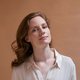 Tosca Opdam speelt nieuw vioolconcert van Robin de Raaff beheerst en laat dubbelgrepen opstijgen naar stratosferische hoogte ★★★☆☆