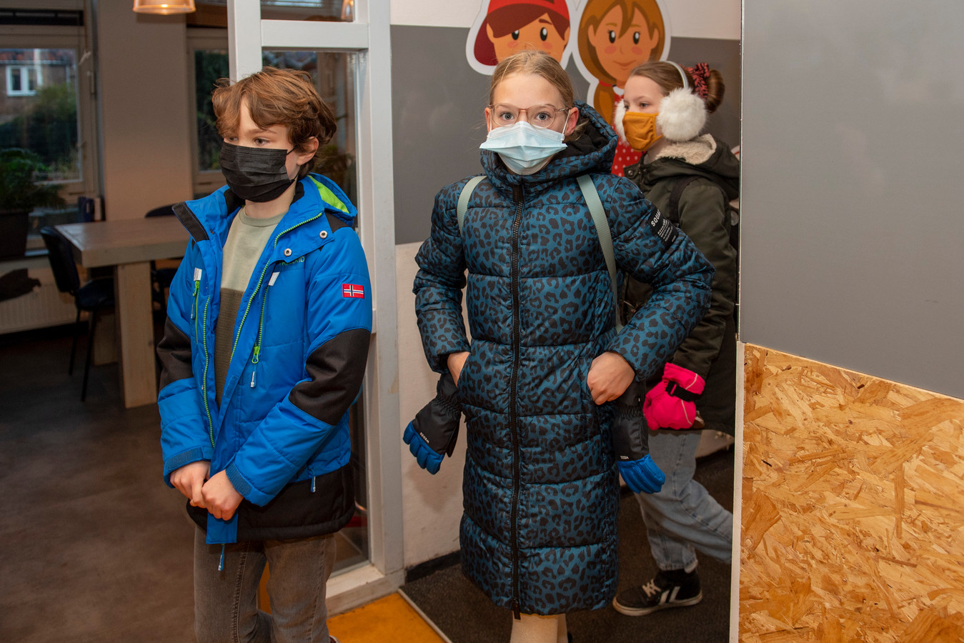 Vanaf groep 6 dragen de leerlingen op basisschool De Kubus vanaf vandaag mondkapjes.