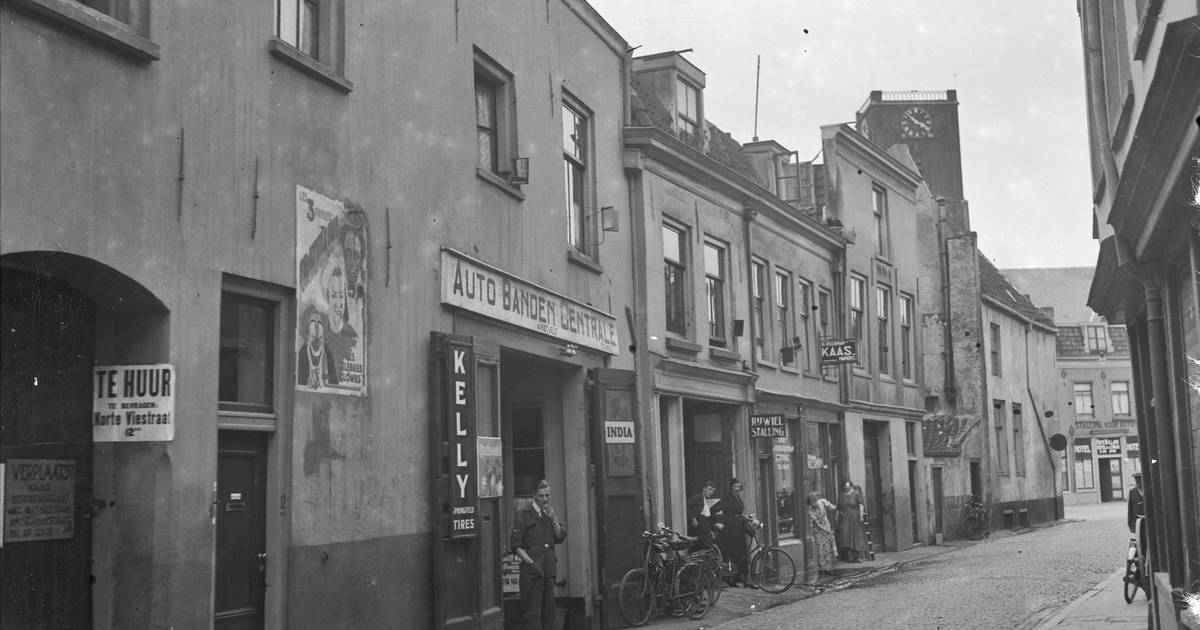 Klusjesman aftrekken verlegen Tot 1939 had Utrecht ook een Korte Viestraat, nu is dat de St. Jacobsstraat  | Utrecht | AD.nl