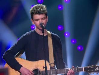 Met enkel zijn stem en gitaar blaast deze 13-jarige Josje, Sean en Laura omver