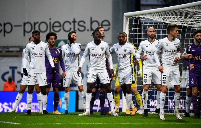 De spelers van Eupen tijdens hun voorlopig laatste opdracht, uit bij Beerschot.