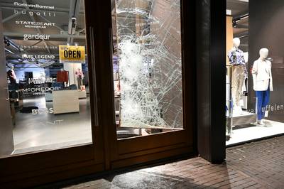 Inbraak in kledingzaak Ulvenhout: ‘Overburen belden de politie, die werden vast wakker van de klappe