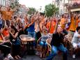 Oranjefans tijdens een eerder groot toernooi op een terras in de binnenstad van Nijmegen.