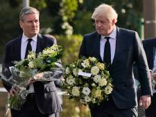 Britse premier Johnson legt bloemen bij plek van moordaanslag op parlementslid
