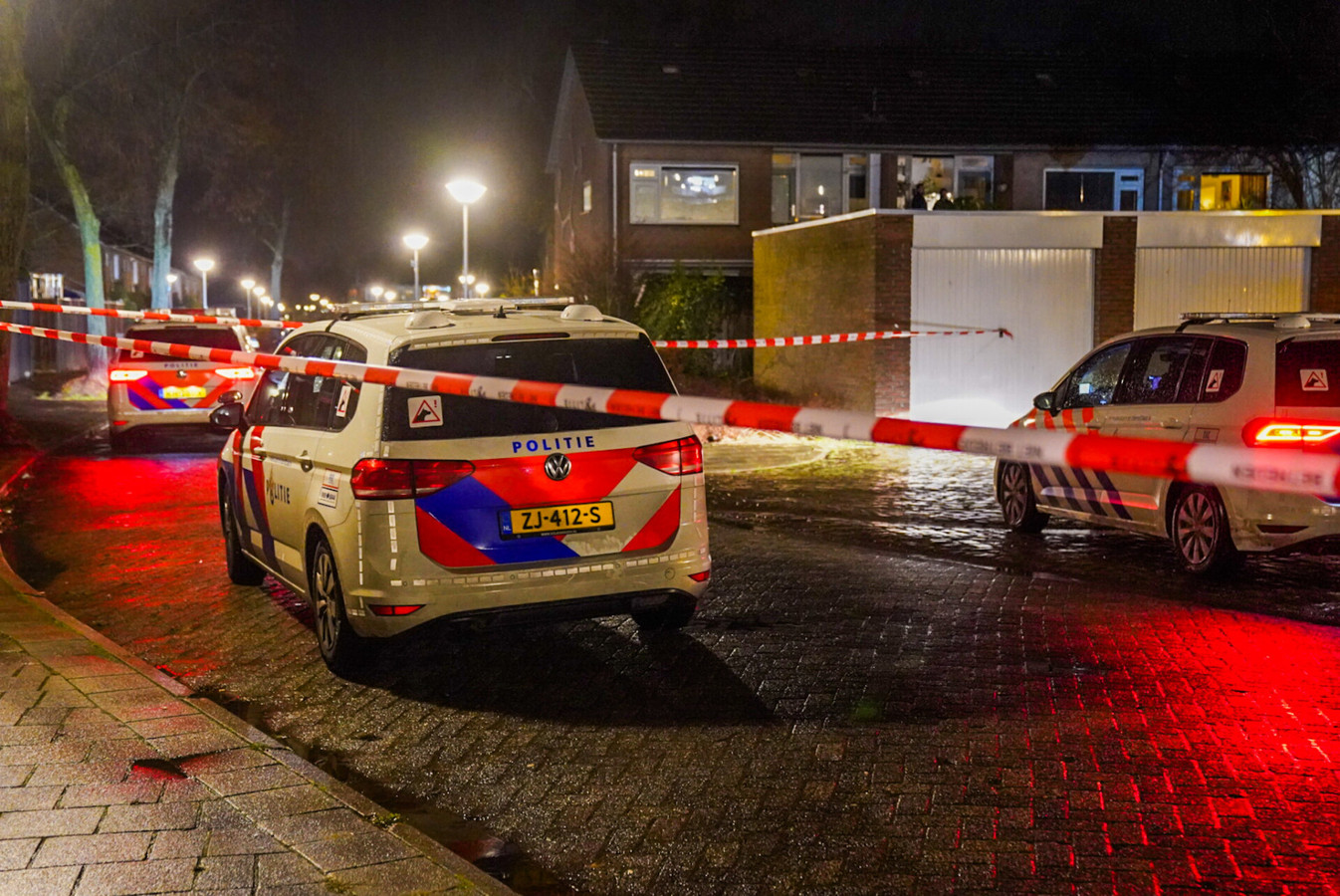 Politie aanwezig op de Sonseweg in Eindhoven na de schietpartij.