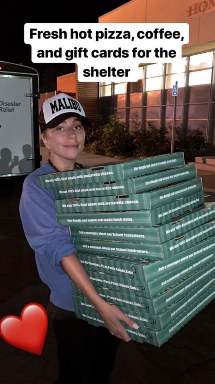 Lady Gaga liet pizza bezorgen aan slachtoffers van de brand.