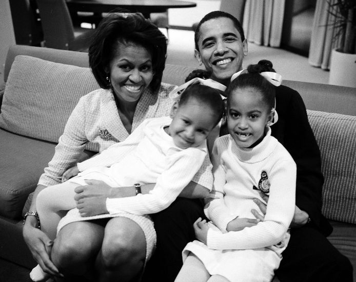 Michelle en Barack Obama met dochters Sasha en Malia op een archieffoto.