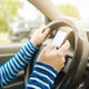 Zet je gsm in 'automodus': nieuwe campagne roept op smartphone onderweg links te laten liggen