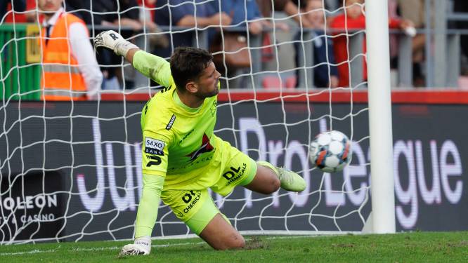 Louis Bostyn (Zulte Waregem) is niet te spreken over VAR-beslissing tegen Standard: “Stop er gewoon mee”