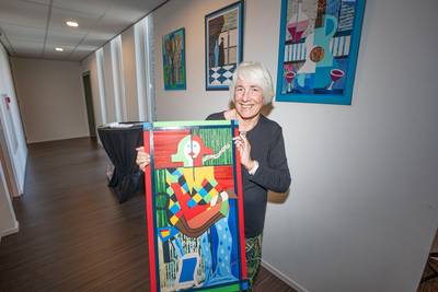 Kunstwerken van reclamefolders, bij Anneke loopt alles op rolletjes