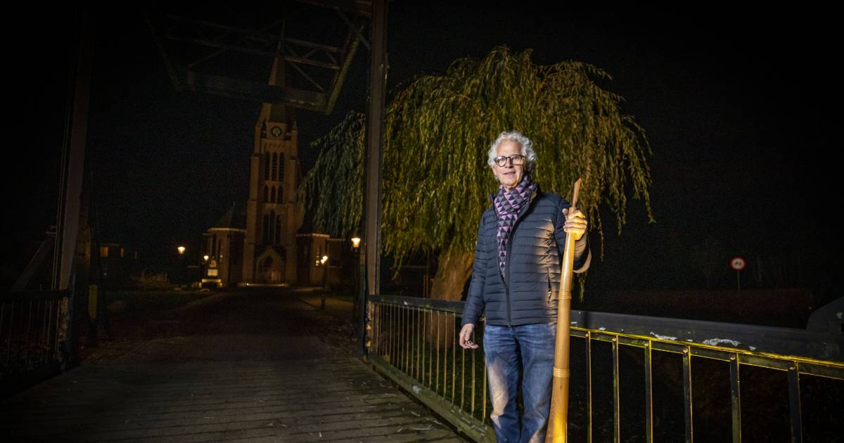 Kapper Jozef uit Saasveld laat elke avond vanuit zijn achtertuin de oale roop horen