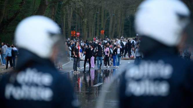 EN IMAGES: la Boum dégénère en affrontement avec la police