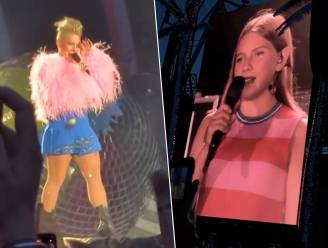 KIJK. Pink kan tranen niet bedwingen tijdens solo van 12-jarige dochter Willow