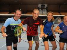 Badmintonners Sinar'75 kampioen na winst in ‘topper’