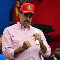 Maduro ‘klaar’ om te praten met VS over olie en strijd tegen drugs • Rusland vraagt VS achtervolging olietanker te staken