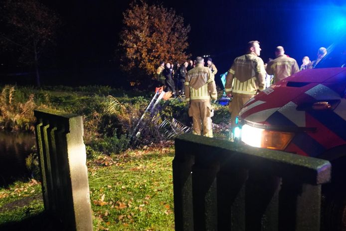 Auto te water in Someren.