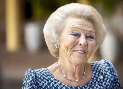 Nederlandse prinses Beatrix (83) test positief op coronavirus