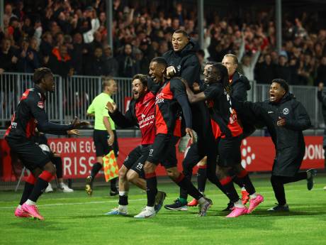 Almere City verslaat FC Eindhoven en gaat dankzij gretige invallers naar halve finale play-offs om promotie