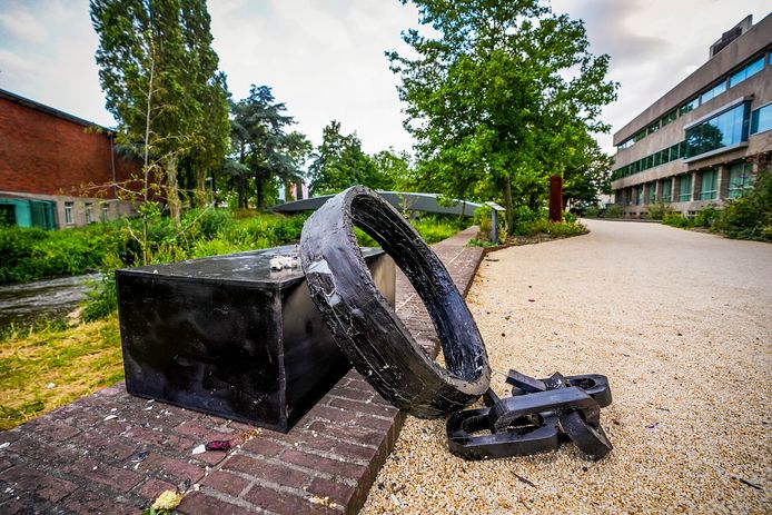 Kunstenaar Tommy reageert op vernieling Eindhovens Keti Koti kunstwerk Een hufterproof monument is nodig Eindhoven ed