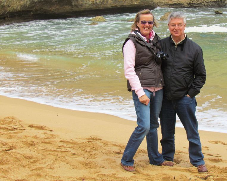 Fenneke en Peter, de ouders van Kees Onvlee. ‘Ik droom geregeld dat ze er gewoon nog zijn. Het ergste is de snelheid waarmee alles ging.’ Beeld Rob Voss
