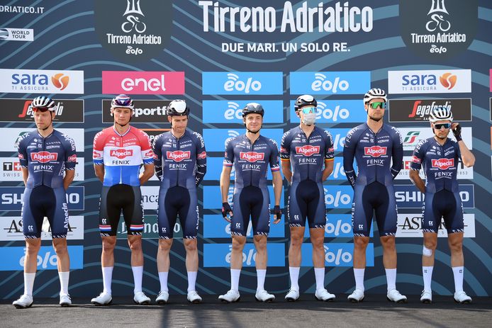 Alpecin-Fenix aan de start van Tirreno-Adriatico.