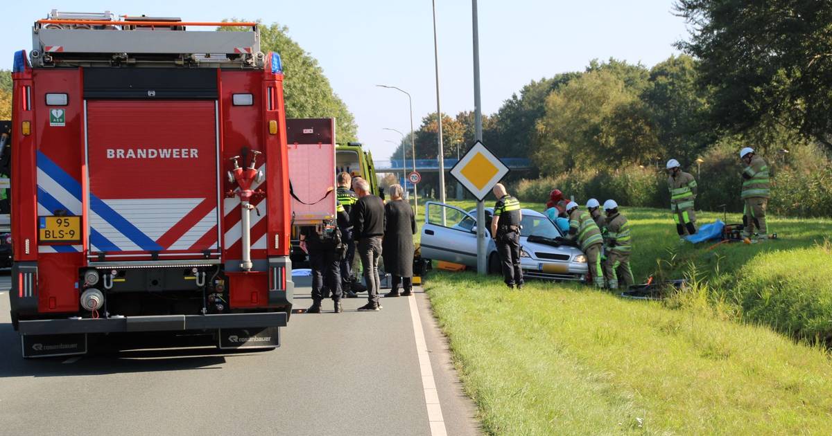 Flinke botsing op de Visarenddreef in Lelystad: één gewonde met spoed naar het ziekenhuis.