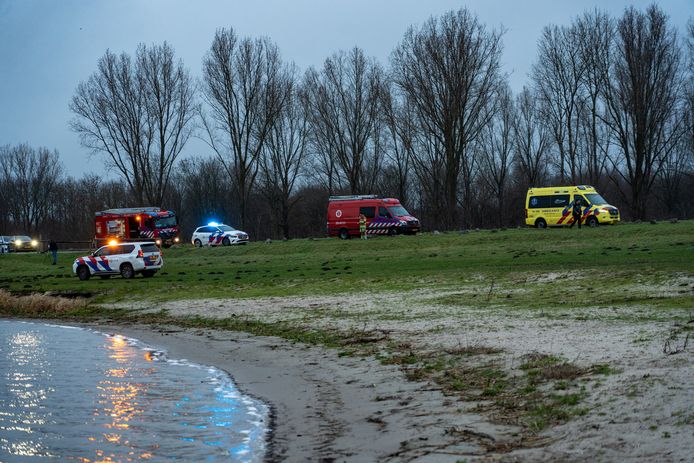 Hulpdiensten waren gistermiddag massaal ter plaatse bij de plek waar de vrouw werd gevonden.