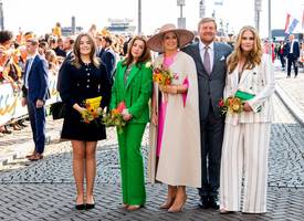De mooie betekenis achter de Koningsdag-outfits van de Oranjes