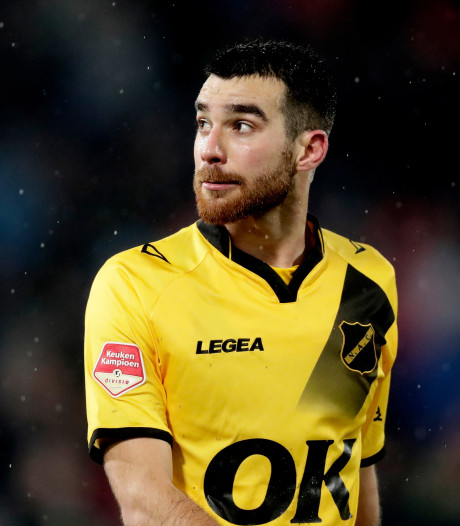 Standbeeld Boschker Bij Twente Stadion Ingepakt Met Vuilniszakken