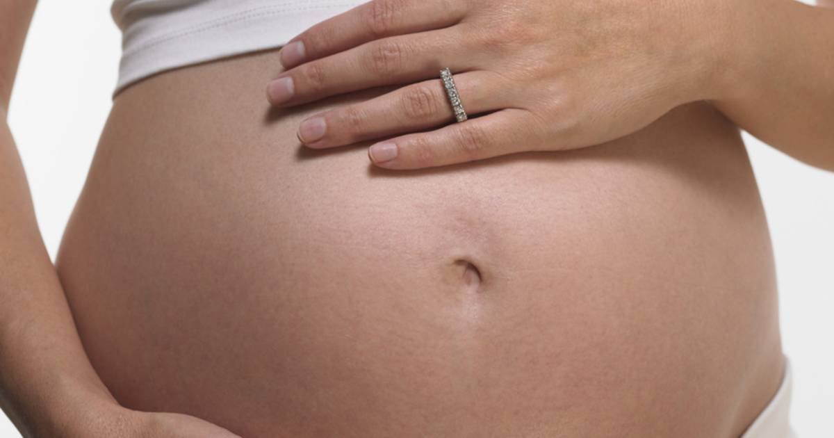 8 неделя тянет низ живота. Беременность на поздних сроках живот. Щелчки в животе при беременности. Полоса на животе у беременных.