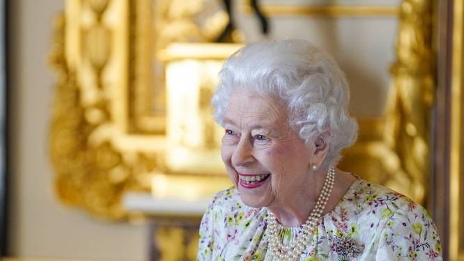 6 lessen die we kunnen leren van de Queen: “In haar kledij verwerkt ze codes en signalen” 