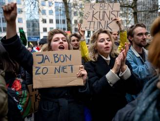 1.500 boze kunstenaars betogen aan Vlaams parlement tegen besparingen