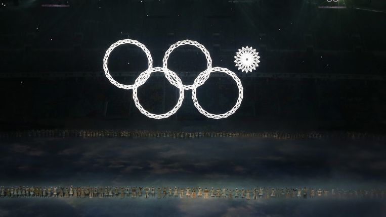 De vijfde olympische ring weigert dienst tijdens de openingsceremonie in Sochi, eerder dit jaar. Beeld EPA