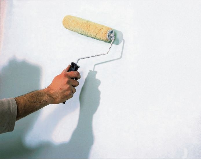 Stap 4: Breng een laag schilder- of behangprimer aan op je gevoegde gipsplaten zodat je ze mooi kan afwerken.