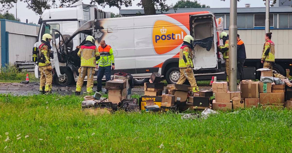 Postvognen tar fyr i Raalte: pakker svertet |  Innenlands