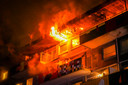 In een appartementencomplex aan het Amandelpark in Eindhoven is zondagavond een zeer grote brand uitgebroken.
