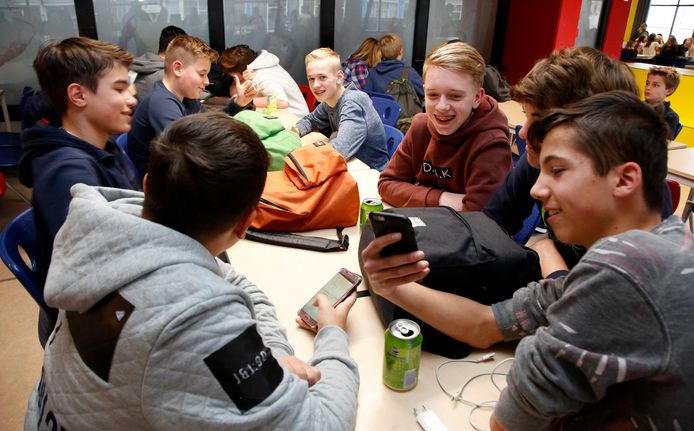 Pauze op het Zeldenrust-Steelandcollege.