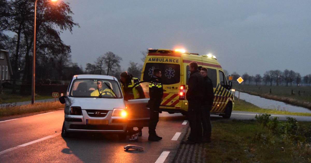 Aanrijding tussen tractor en auto in Nieuwleusen: vrouw gewond.