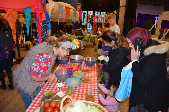 Jong en oud kwamen genieten van het verjaardagsfeestje.