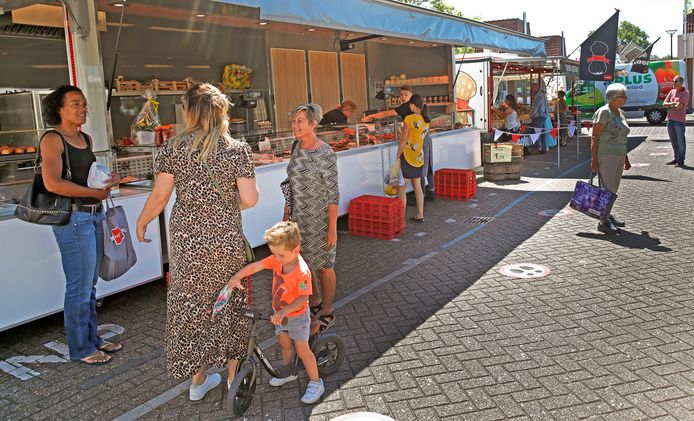 De markt is verplaatst van Sommelsdijk naar Middelharnis.