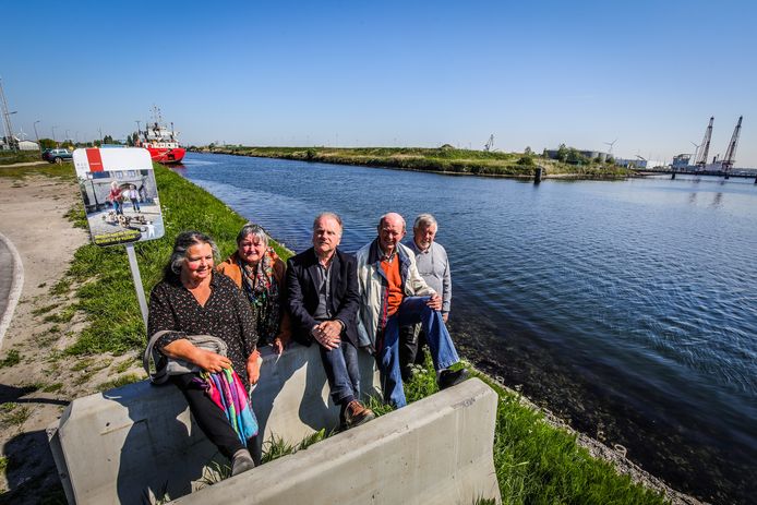Een beeld van de vzw Groen in 2019, toen aan het Boudewijnkanaal. Voorzitter Erik Ver Eecke is de tweede van rechts.