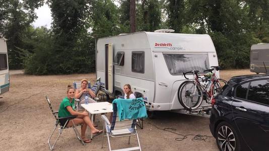 Leonie van Zanten met haar twee dochters
