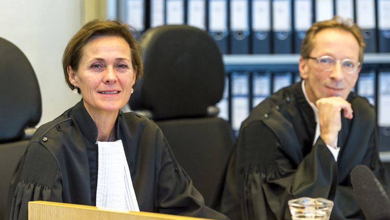 Officieren van Justitie Sabine Tammes en Michiel van IJzendoorn tijdens de inhoudelijke zitting van de strafzaak rondom de moord op Willem Endstra. Beeld anp