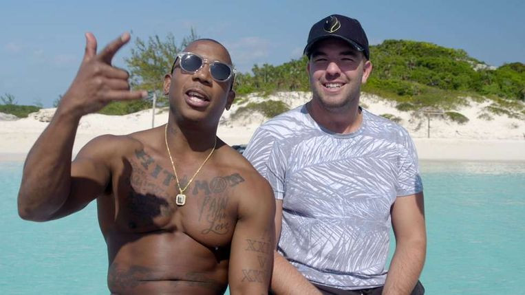 L'un des fondateurs du Fyre Festival, Billy McFarland (à droite), vient de teaser un nouvel événement.